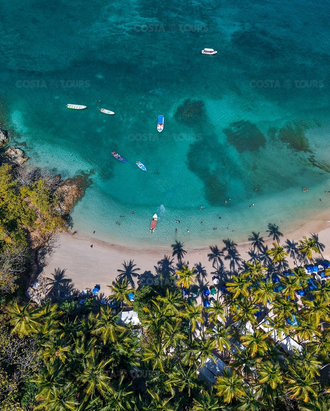 Tropical scenery at Tortuga Island